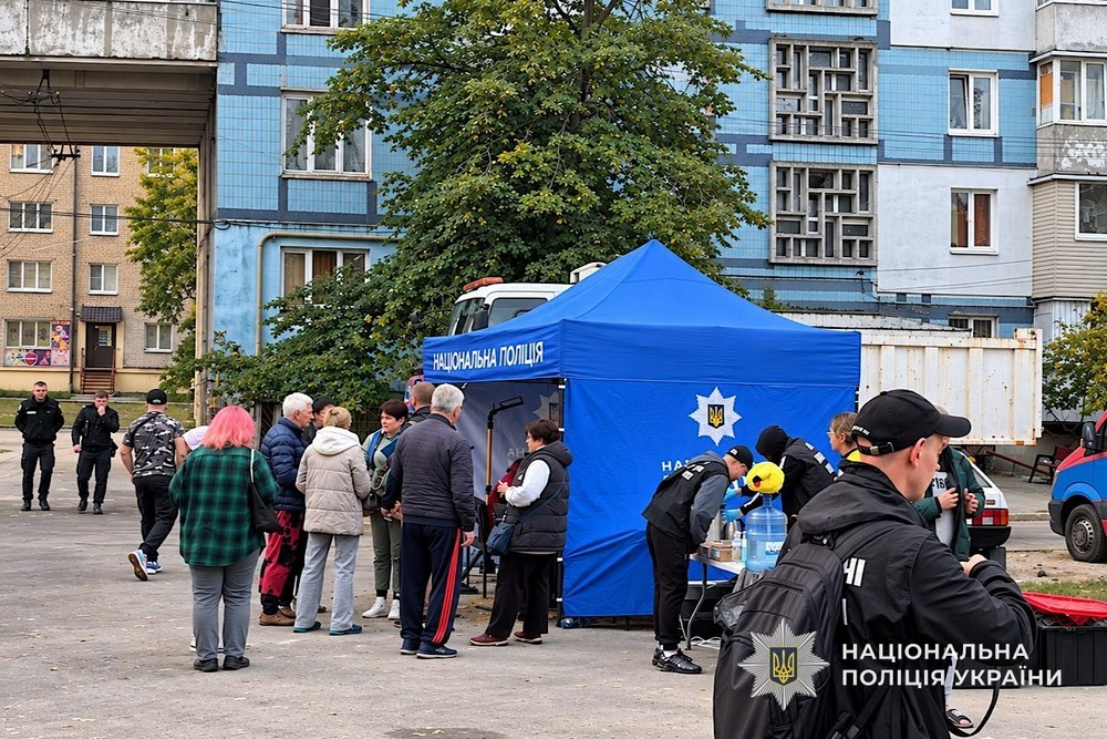 Скинули боєприпас з FPV дрона на дітей і вбили хлопчика на Нікопольщині, багато поранених у районі і області – подробиці кривавих атак окупантів від поліції (фото) (13)
