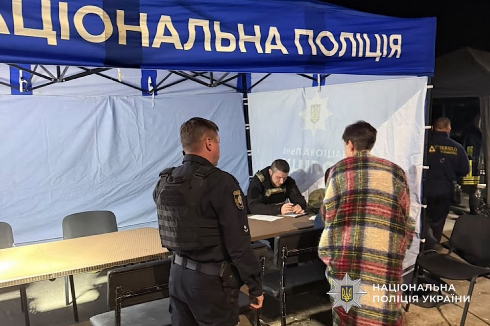 Скинули боєприпас з FPV дрона на дітей і вбили хлопчика на Нікопольщині, багато поранених у районі і області – подробиці кривавих атак окупантів від поліції (фото) (14)