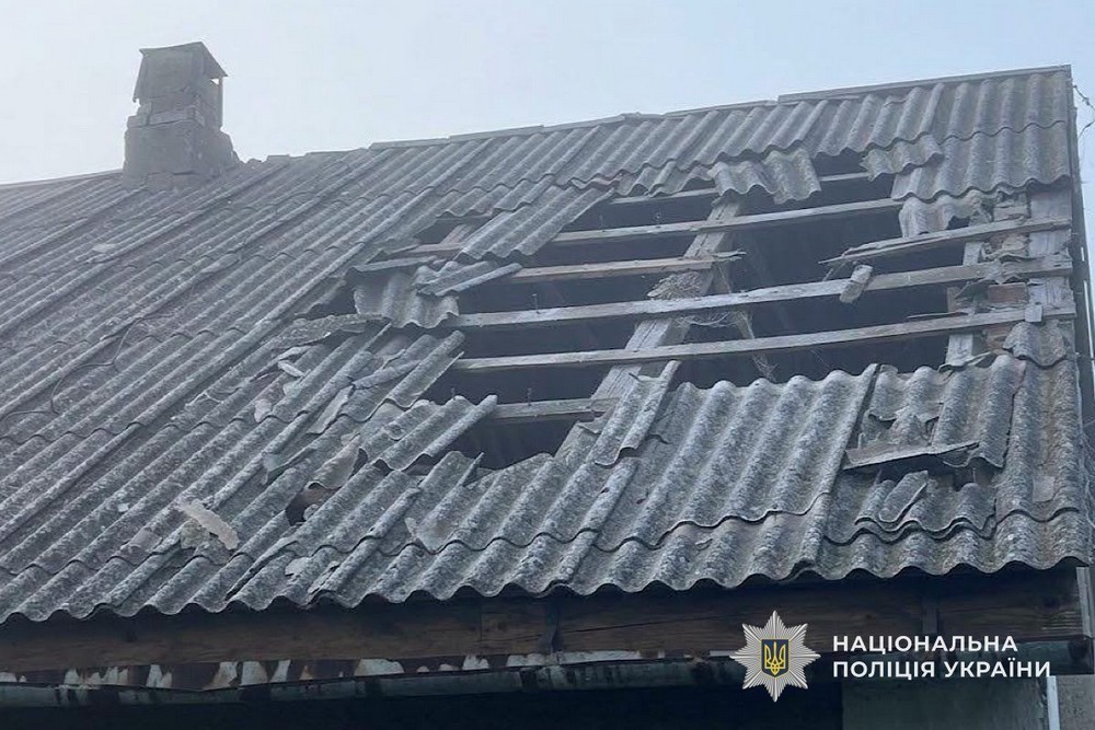 Скинули боєприпас з FPV дрона на дітей і вбили хлопчика на Нікопольщині, багато поранених у районі і області – подробиці кривавих атак окупантів від поліції (фото) (3)