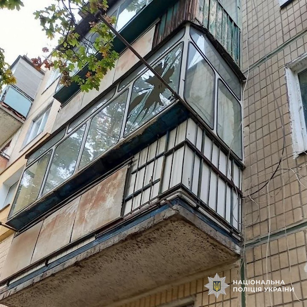 Скинули боєприпас з FPV дрона на дітей і вбили хлопчика на Нікопольщині, багато поранених у районі і області – подробиці кривавих атак окупантів від поліції (фото) (4)