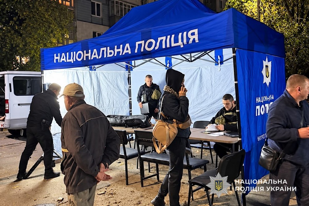 Скинули боєприпас з FPV дрона на дітей і вбили хлопчика на Нікопольщині, багато поранених у районі і області – подробиці кривавих атак окупантів від поліції (фото) (7)