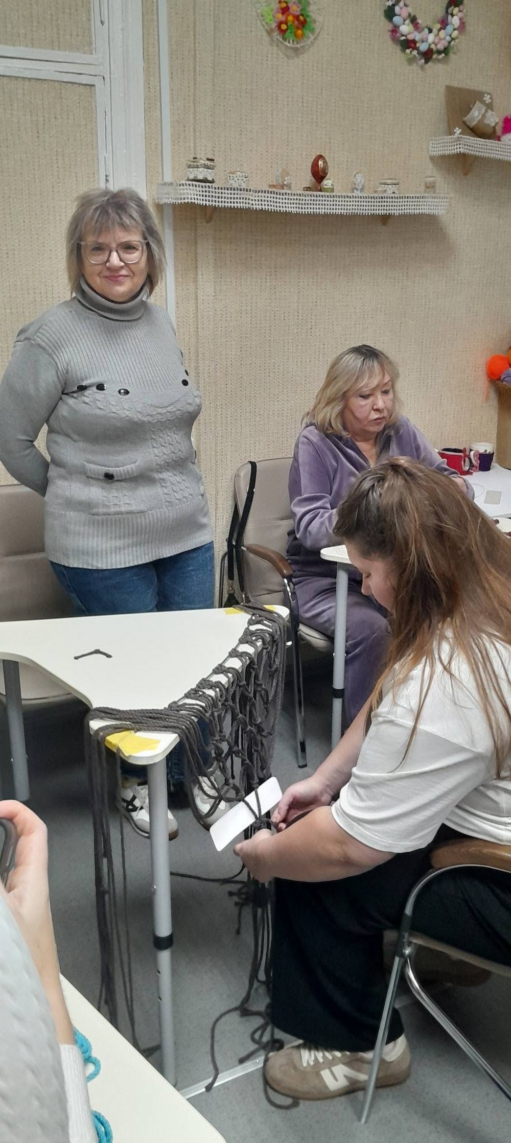 Стильний аксесуар власноруч у Нікополі підопічні терцентру навчилися виготовляти припинду (фото) (18)