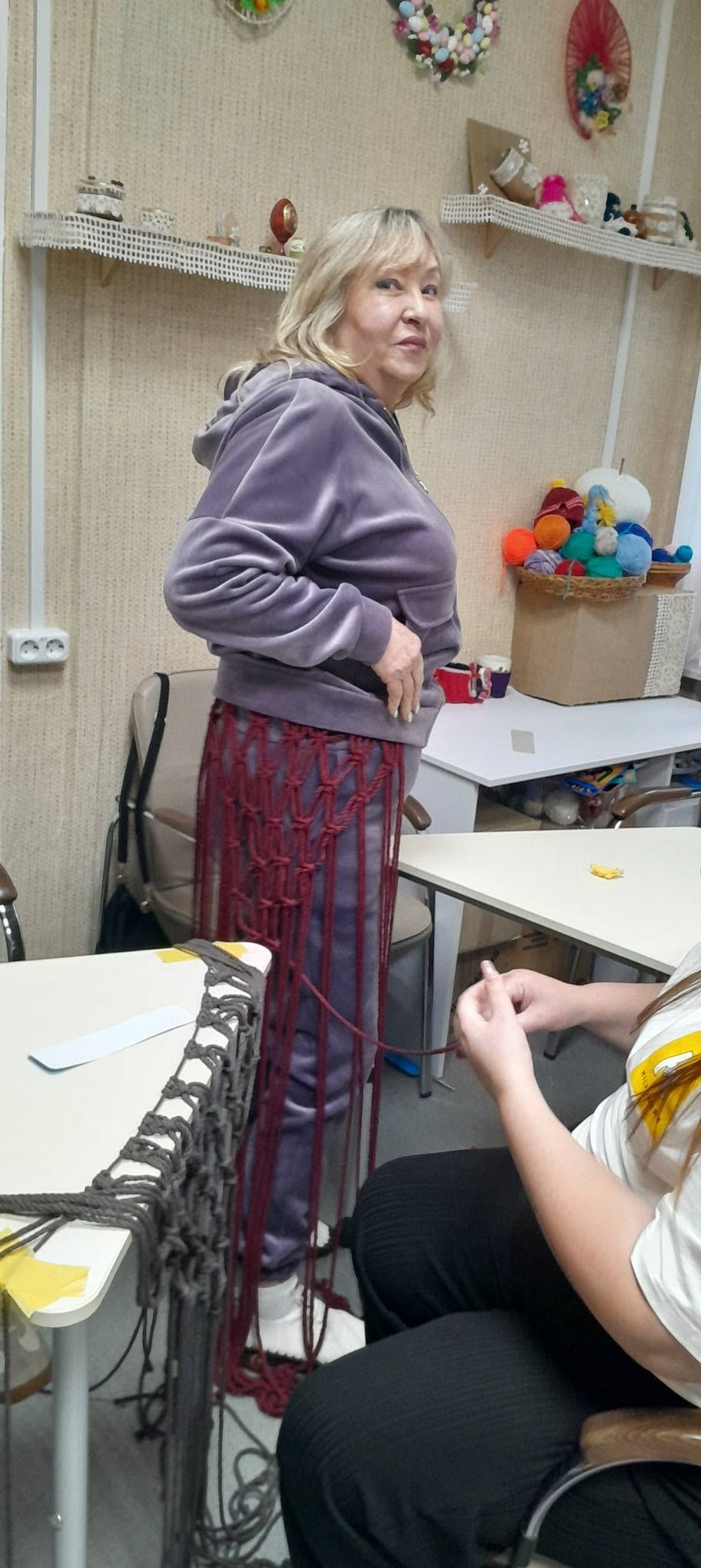 Стильний аксесуар власноруч у Нікополі підопічні терцентру навчилися виготовляти припинду (фото) (6)