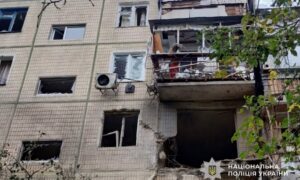 Вбили жінку у власній квартирі у Нікополі, вдарили по торговельному закладу у Марганці й поранили людей, загиблий і 4 постраждалих у Дніпрі — поліція про наслідки ворожих атак (фото)