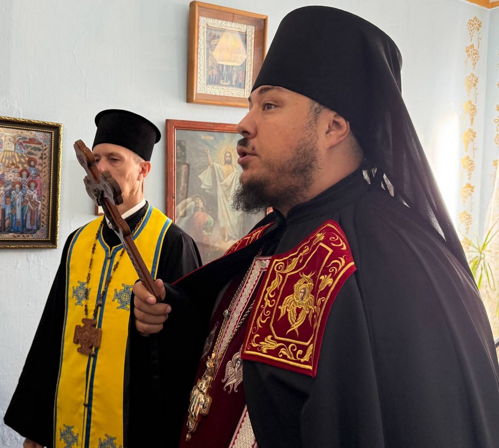 У Марганці влада передала капличку УПЦ МП Православній церкві України там звершили спільну молитву (10)