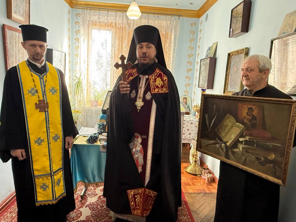 У Марганці влада передала капличку УПЦ МП Православній церкві України там звершили спільну молитву (11)