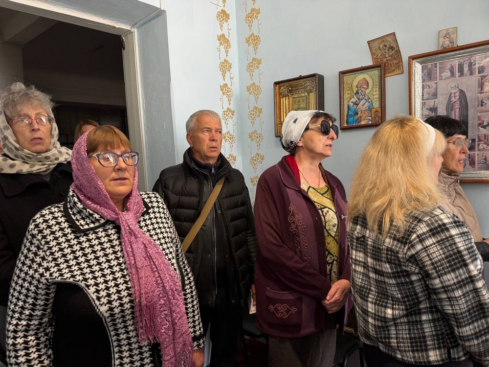 У Марганці влада передала капличку УПЦ МП Православній церкві України там звершили спільну молитву (15)