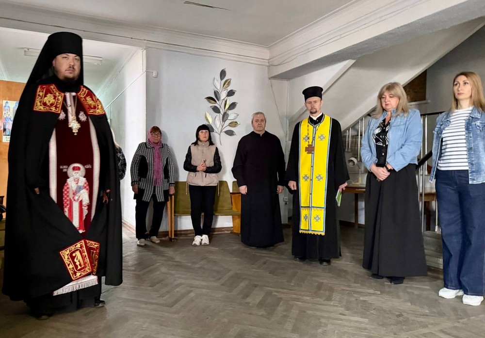 У Марганці влада передала капличку УПЦ МП Православній церкві України там звершили спільну молитву (16)