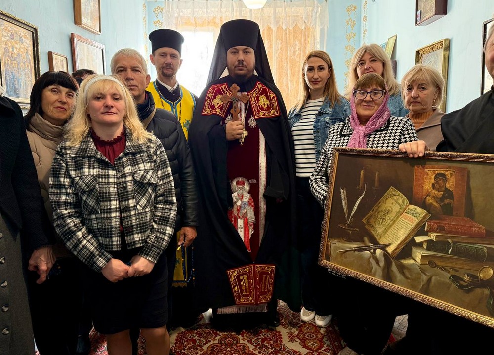 У Марганці влада передала капличку УПЦ МП Православній церкві України там звершили спільну молитву (2)