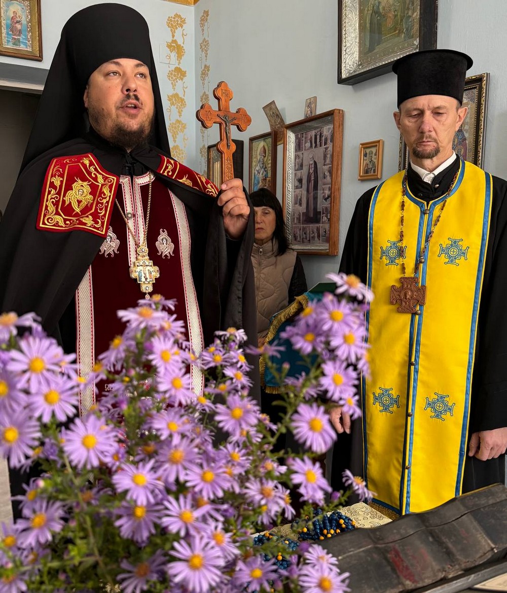 У Марганці влада передала капличку УПЦ МП Православній церкві України там звершили спільну молитву (3)