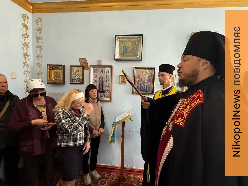У Марганці влада передала капличку УПЦ МП Православній церкві України там звершили спільну молитву (7)
