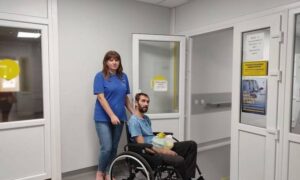 Втратив рідних і здоров’я, але мріє знову стати на ноги: у Нікополі підтримали чоловіка після важкої травми (фото)