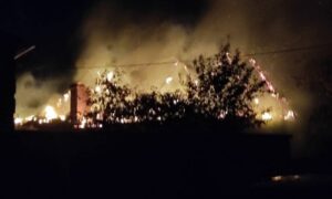 У Нікополі горів будинок, постраждали 3 людей на Синельниківщині також атаковано Павлоградський, Кам’янський та Дніпровський райони (фото)