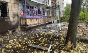 У Нікополі ворог пошкодив гімназію та будинки, у районі торговий центр, під обстрілами також були Дніпровський, Криворізький та Синельниківський райони (фото)