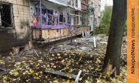 У Нікополі ворог пошкодив гімназію та будинки, у районі торговий центр, під обстрілами також були Дніпровський, Криворізький та Синельниківський райони (фото)
