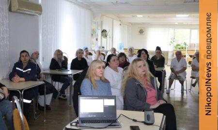 Як розпізнати насильство та захистити себе: у Нікополі провели зустрічі для працівниць заводу (фото)