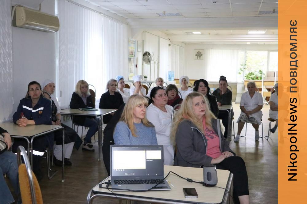 Як розпізнати насильство та захистити себе: у Нікополі провели зустрічі для працівниць заводу (фото)