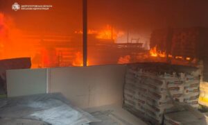 Є поранені у Нікополі і Павлограді, побито магазини і продуктові склади - важкий день на Дніпропетровщині 2 жовтня (фото)