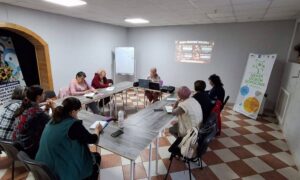 У Нікополі попри тривоги продовжує працювати Центр освіти дорослих: які заняття проводили цього тижня (фото)