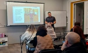 У Покрові рятувальник нагадав батькам про пожежну та мінну безпеку напередодні осінніх канікул