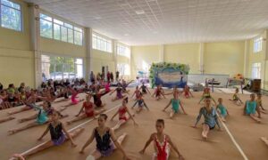 У Покрові 85 юних акробатів змагалися за право представити місто на обласних стартах (фото)