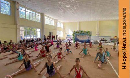 У Покрові 85 юних акробатів змагалися за право представити місто на обласних стартах (фото)