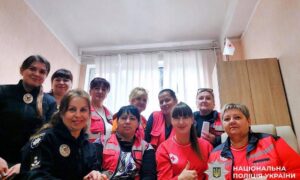 У Покрові поліцейські організували захід психологічної підтримки для працівниць Червоного Хреста (фото)