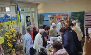 Тепло, усмішки та солодкий стіл: у Покрові влаштували свято для людей поважного віку (фото)