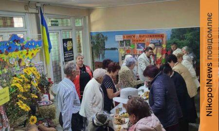 Тепло, усмішки та солодкий стіл: у Покрові влаштували свято для людей поважного віку (фото)