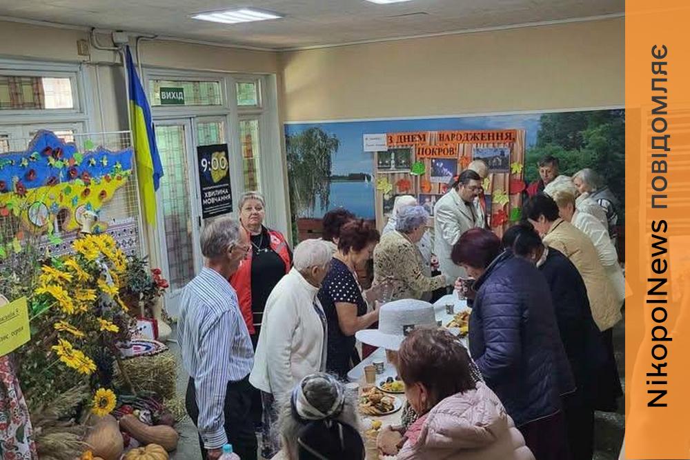 Тепло, усмішки та солодкий стіл: у Покрові влаштували свято для людей поважного віку (фото)