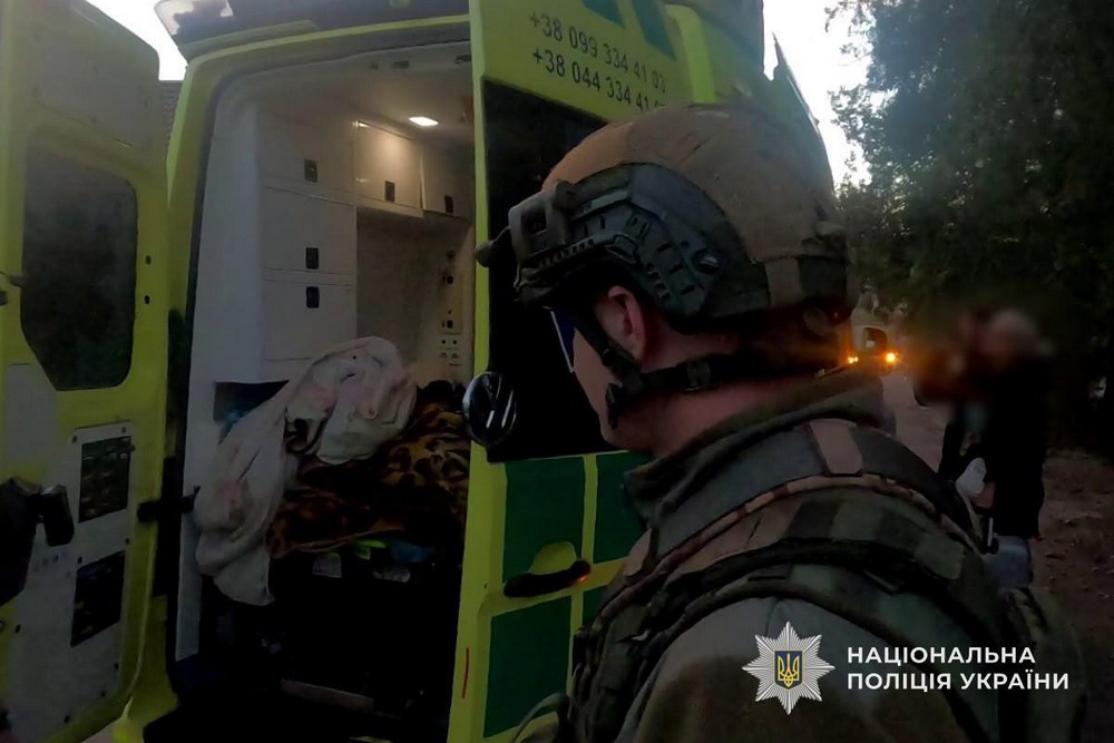 Залишатися було надто небезпечно з Нікополя евакуювали ще трьох маломобільних людей (2) Залишатися було надто небезпечно з Нікополя евакуювали ще трьох маломобільних людей (2)