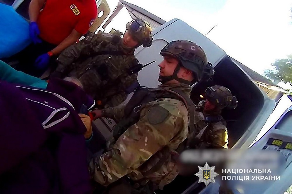 Залишатися було надто небезпечно з Нікополя евакуювали ще трьох маломобільних людей (4) Залишатися було надто небезпечно з Нікополя евакуювали ще трьох маломобільних людей (4)