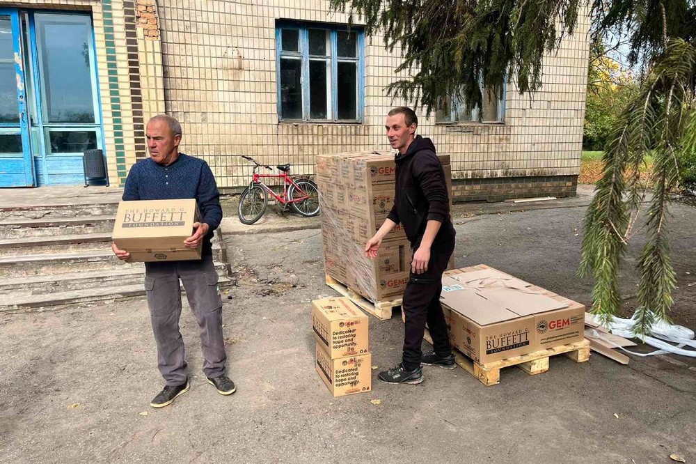 Жителі Томаківської громади сьогодні отримали продуктові набори від Global Empowerment Mission 2