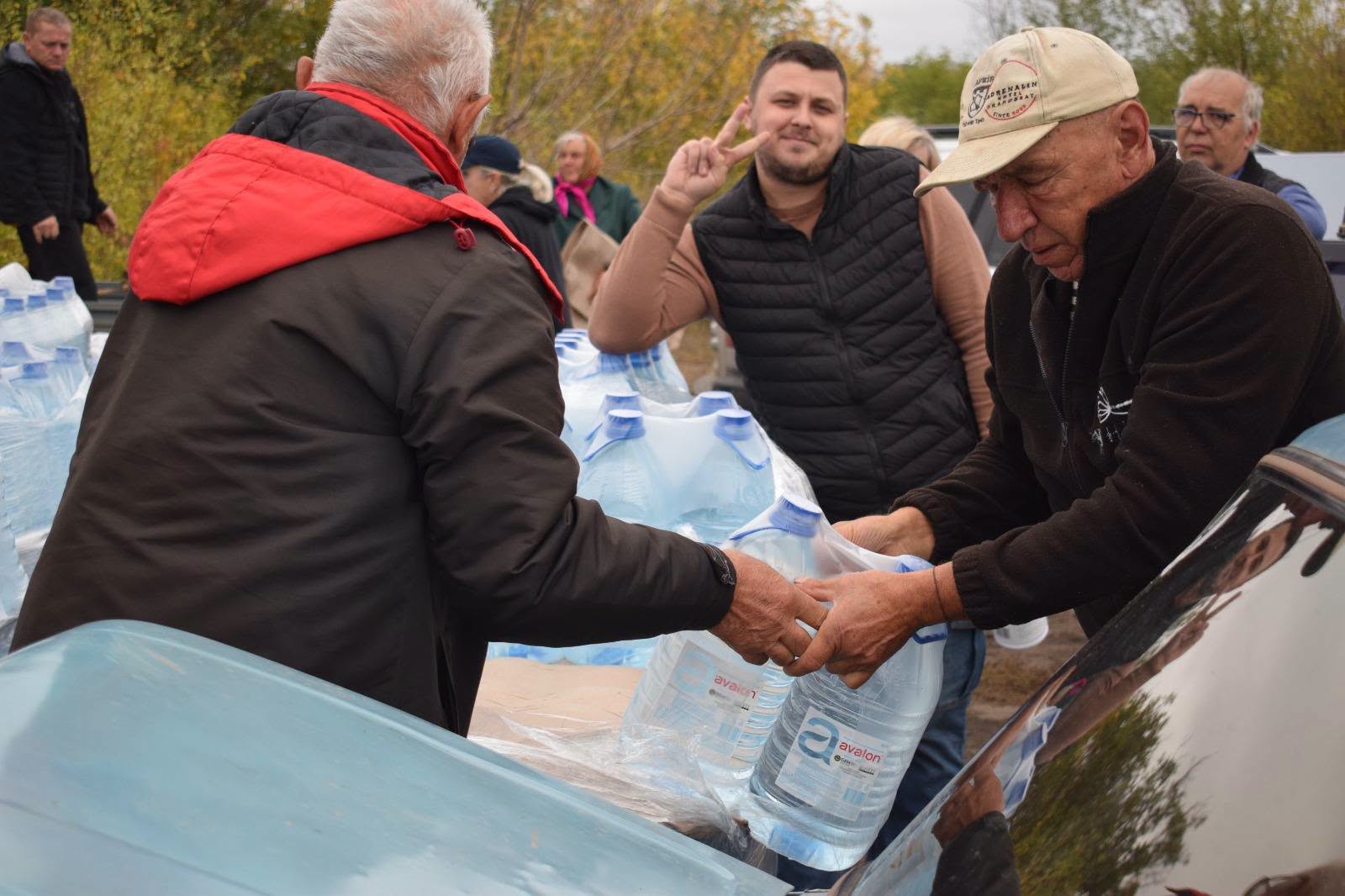 Жителям Нікопольщини 16 жовтня роздали воду 5