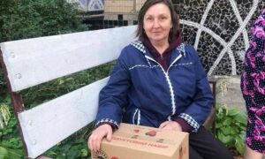 Вода та продуктові набори: у Марганці мешканці отримали чергову гуманітарну допомогу (фото)