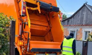 Покровська громада отримала нову техніку для збору та вивезення сміття (фото)
