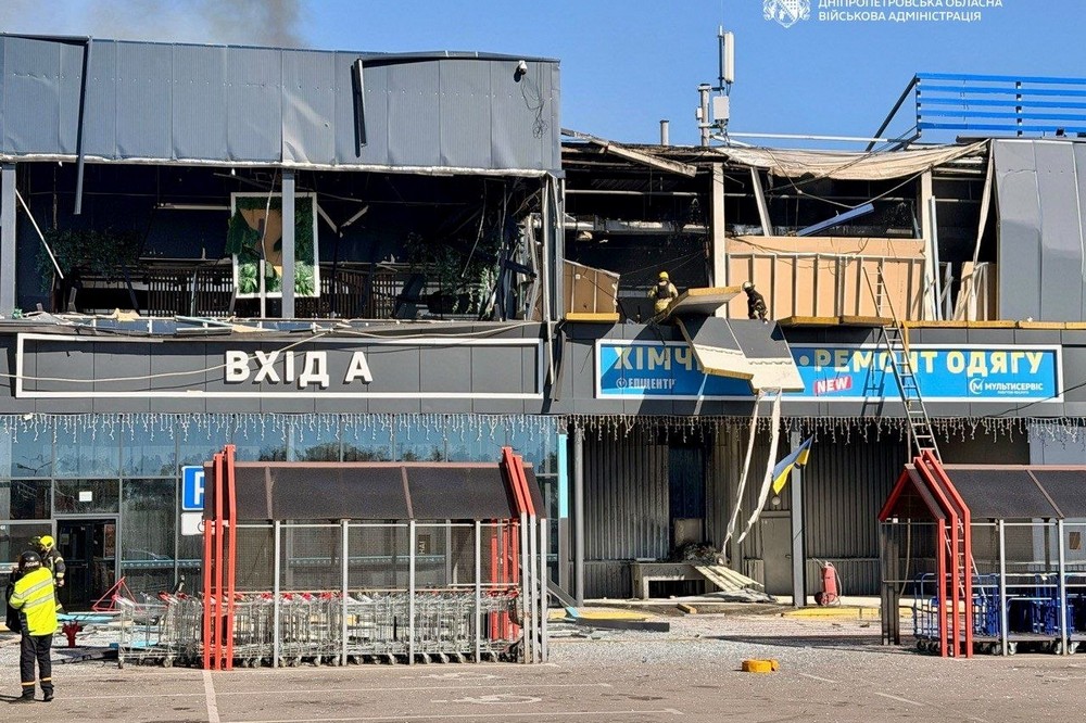 Ворог вдарив по «Епіцентру» під Дніпром – що відомо (фото)