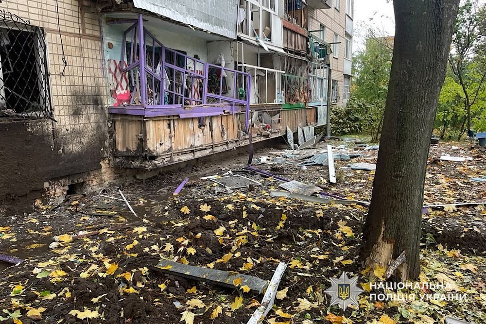 Побито спорткомплекс і торговельний центр на Нікопольщині, логістичні компанії у Дніпровському і Криворізькому районах, ворог бомбардував Синельниківщину – поліція (фото) Побито спорткомплекс і торговельний центр на Нікопольщині, логістичні компанії у Дніпровському і Криворізькому районах, ворог бомбардував Синельниківщину – поліція (фото)