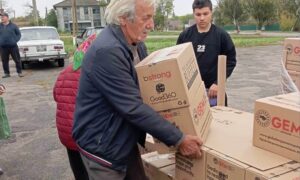 Мешканці Томаківської громади отримують продуктові набори від GEM та HGBF (фото)