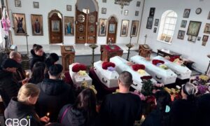 Сьогодні у Радушному попрощалися з п’ятьма дітьми, вбитими армією РФ (фото, відео)