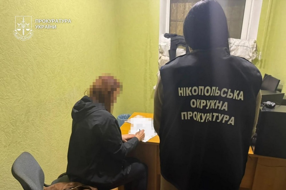 У навчальному закладі Нікополя викрили злочинну схему. Тут зарахували 42 військовозобов’язаних для отримання відстрочки від мобілізації. За вирішення питання брали від 1 до 4 тисяч доларів. Також за гроші вирішувалися питання щодо переведення студентів на бюджетну форму навчання та складання сесії.