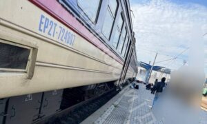 Багато загиблих і поранених: ворог атакував електропотяг у Дніпрі